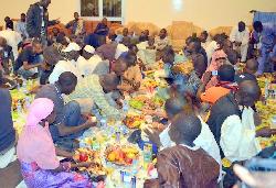 مأدبة افطار بين السنّة والشيعة في السنغال برعاية العتبة الحسينية المقدسة